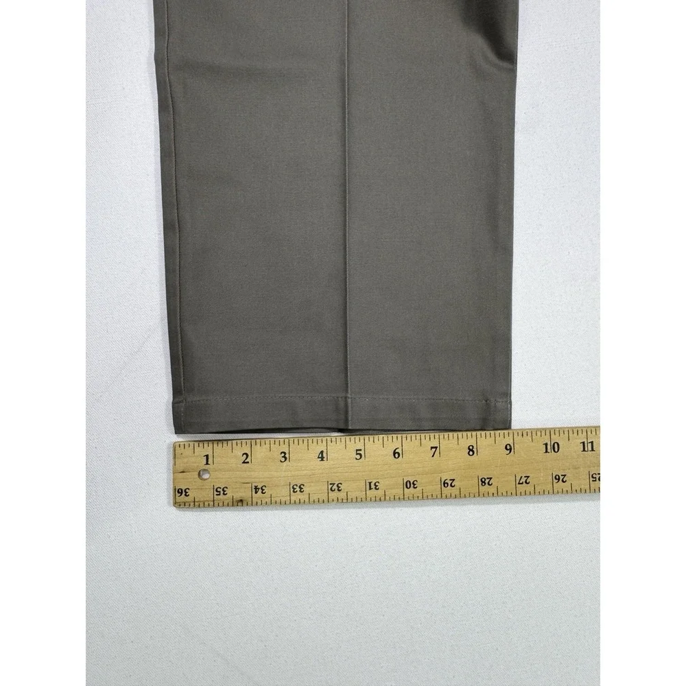 Dockers Signature Khaki Men's 40x32 (40x31) NWT Classic Fit Grey Stretch Casual